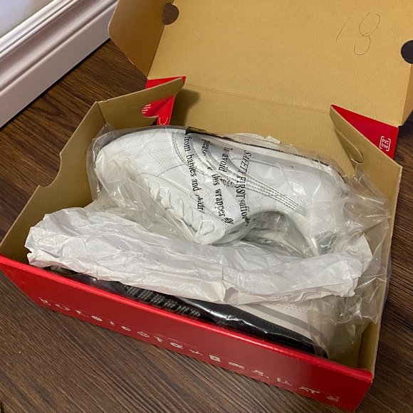 NEW & NEVER WORN PUMA PALMAS White Sneakers - Womens Size 6 - Picture 3 of 5